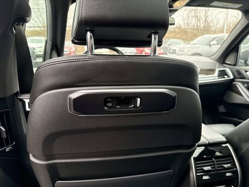 Used 2025 BMW X5 xDrive50e image 31