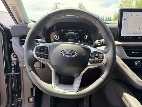 Used 2026 Ford Explorer Active AWD/4WD image 24
