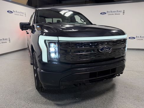 Used 2022 Ford F150 Lightning Platinum image 38