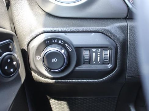 Used 2022 Jeep Wrangler Unlimited Sahara w/ Cold Weather Group image 15