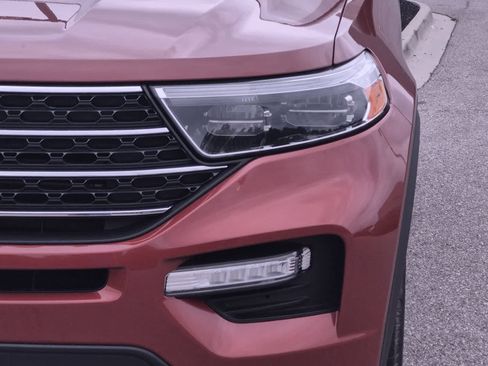 Used 2021 Ford Explorer XLT w/ Equipment Group 202A AWD/4WD image 11