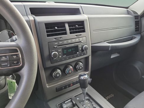 Used 2012 Jeep Liberty Sport AWD/4WD image 25