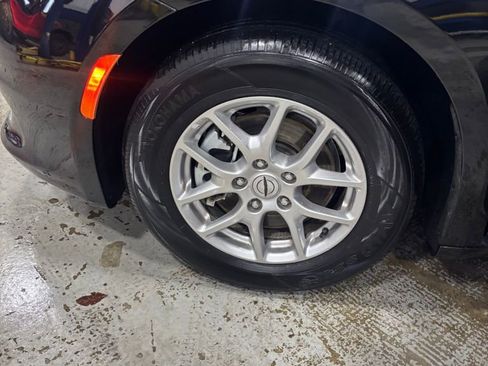 Used 2024 Chrysler Voyager LX image 22