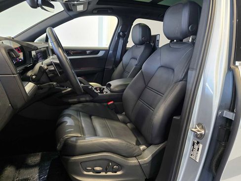 Used 2024 Porsche Cayenne image 5