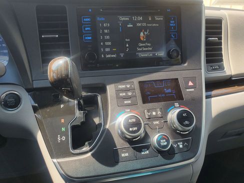 Used 2017 Toyota Sienna XLE w/ XLE Navigation Package FWD image 51