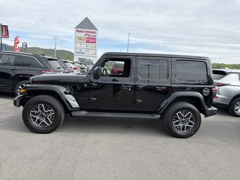 Used 2026 Jeep Wrangler Unlimited Sahara AWD/4WD image 10