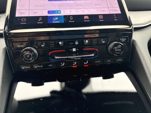 New 2025 Jeep Grand Cherokee L Limited w/ Luxury Tech Group II image 16