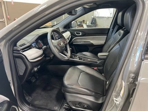 Used 2023 Jeep Compass Latitude AWD/4WD image 10