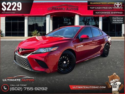 Used 2019 Toyota Camry SE w/ Carpet Mat Package FWD image 2