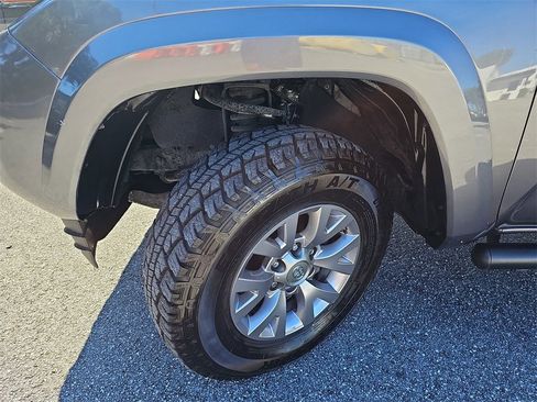 Used 2018 Toyota Tacoma SR5 image 37