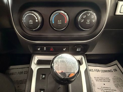 Used 2015 Jeep Compass Latitude image 28