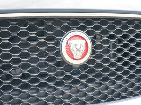 Used 2018 Jaguar XJ R-Sport image 6