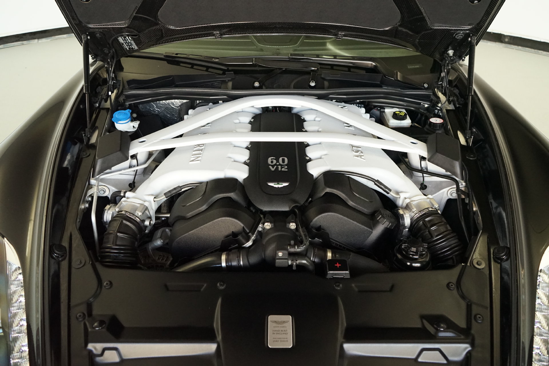Used 2015 Aston Martin Vanquish Coupe RWD image 28