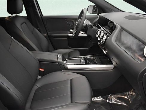 Used 2025 Mercedes-Benz GLA 250 4MATIC w/ Driver Assistance Package image 21