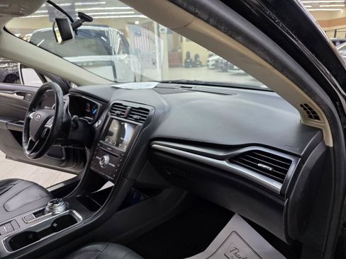 Used 2018 Ford Fusion Titanium FWD image 22
