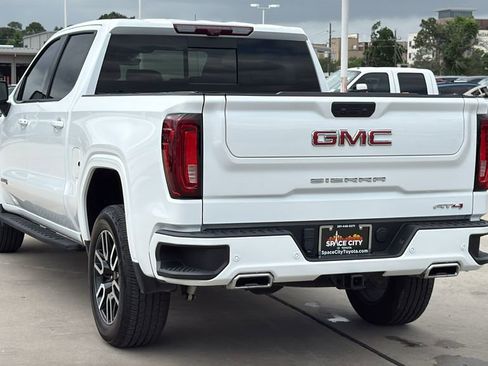 Used 2024 GMC Sierra 1500 AT4 w/ Technology Package AWD/4WD image 3