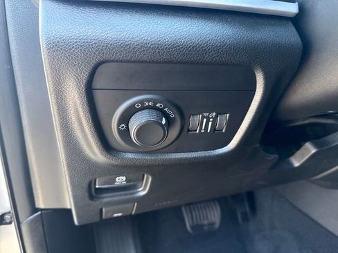 Used 2025 Jeep Grand Cherokee Altitude AWD/4WD image 15