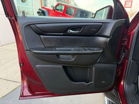 Used 2017 Chevrolet Traverse LT image 45