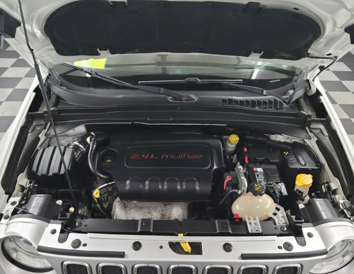 Used 2016 Jeep Renegade Limited AWD/4WD image 36