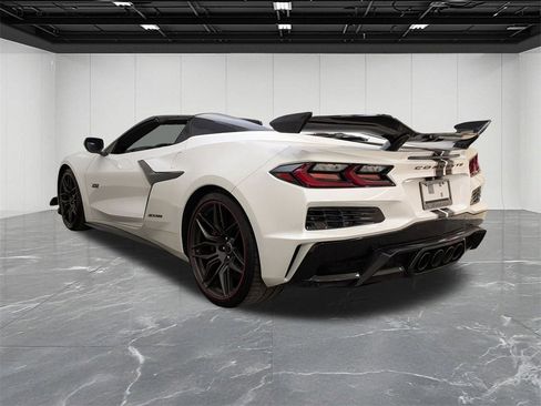 Used 2023 Chevrolet Corvette Z06 w/ Z07 Performance Package image 3