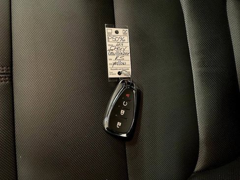 Used 2024 Chevrolet TrailBlazer RS image 31