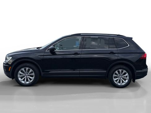 Used 2018 Volkswagen Tiguan SE w/ Panoramic Sunroof Package image 2