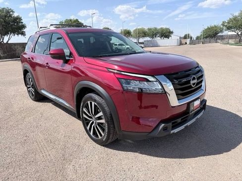 Certified 2024 Nissan Pathfinder Platinum AWD/4WD image 4
