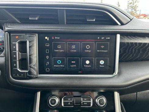 Used 2023 GMC Yukon XL Denali AWD/4WD image 17