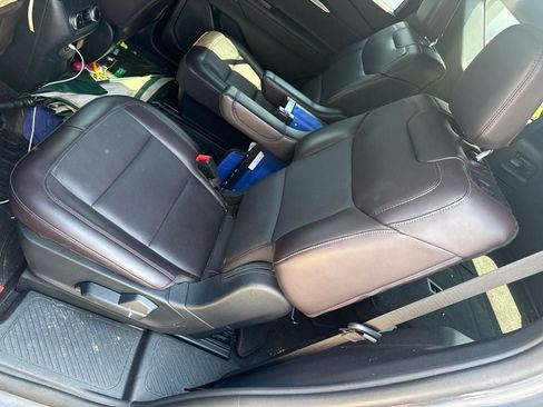 Used 2025 Ford Explorer Platinum RWD image 17