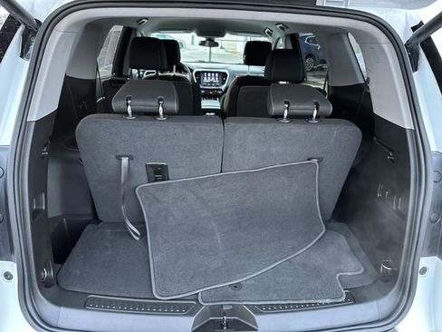 Used 2023 GMC Acadia SLE w/ Driver Convenience Package image 23