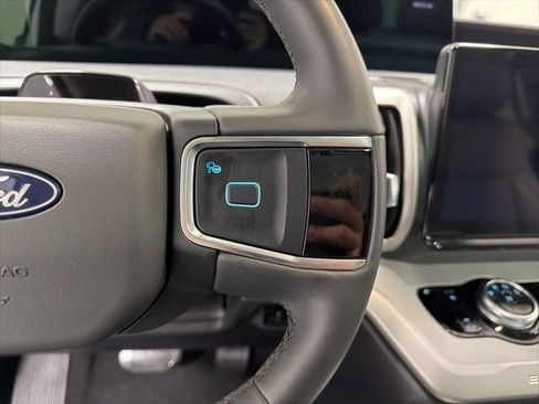 Used 2025 Ford Expedition Active image 18