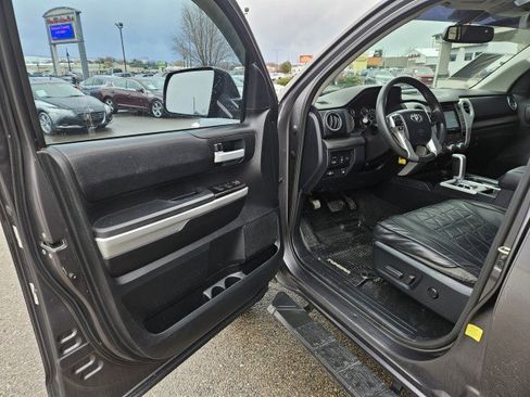 Used 2017 Toyota Tundra SR5 w/ SR5 Upgrade Package image 8