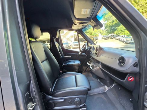 Used 2019 Mercedes-Benz Sprinter 2500 image 29