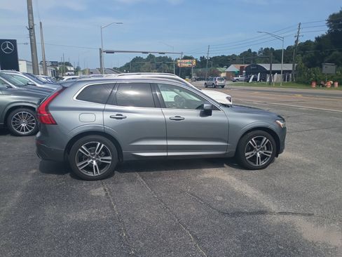 Used 2018 Volvo XC60 T5 Momentum w/ Convenience Package AWD/4WD image 5