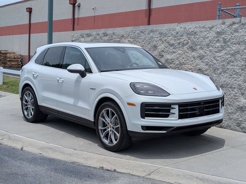 Certified 2026 Porsche Cayenne E-Hybrid AWD/4WD image 9