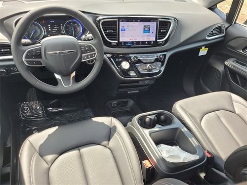 New 2026 Chrysler Voyager LX image 8