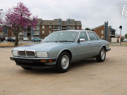 Used 1990 Jaguar XJ Vanden Plas RWD image 3