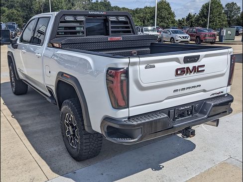 Used 2026 GMC Sierra 2500 AT4X AWD/4WD image 9