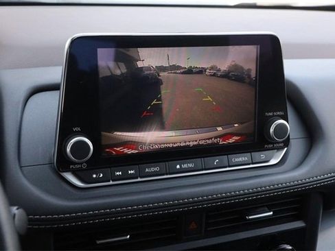 Certified 2023 Nissan Rogue SV image 15