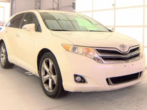 Used 2013 Toyota Venza XLE AWD/4WD image 2