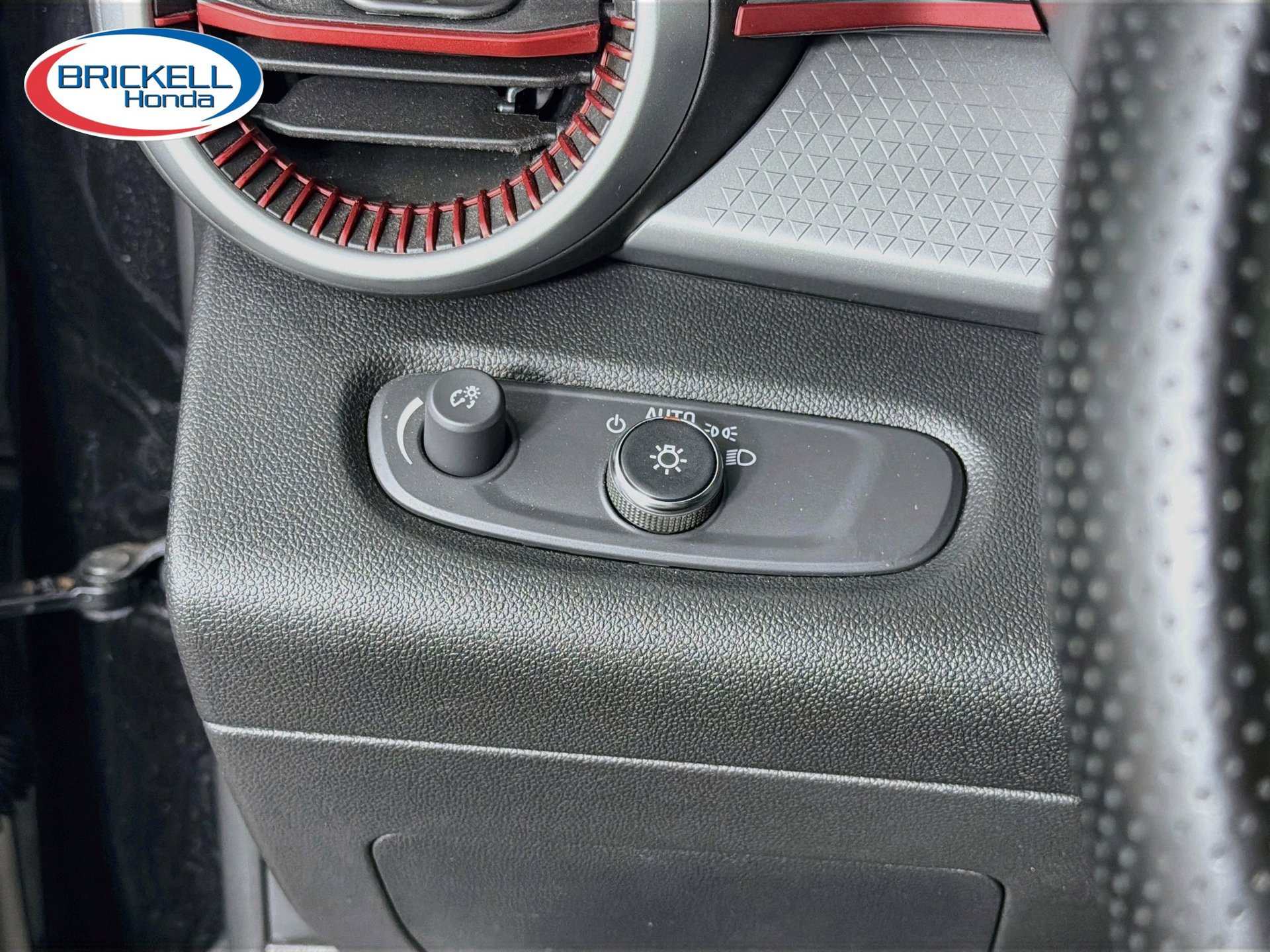 Used 2024 Chevrolet Trax RS FWD image 31