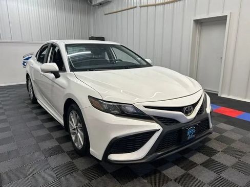 Used 2024 Toyota Camry SE FWD image 2