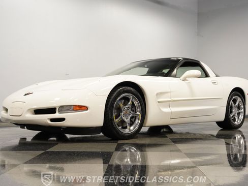 Used 2001 Chevrolet Corvette Coupe w/ Preferred Equipment Group2 RWD image 22