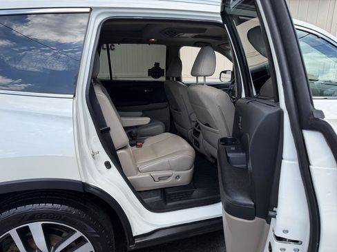 Used 2017 Honda Pilot Elite image 4