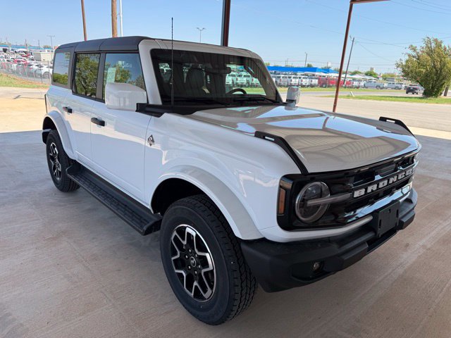 New 2026 Ford Bronco Outer Banks AWD/4WD image 1