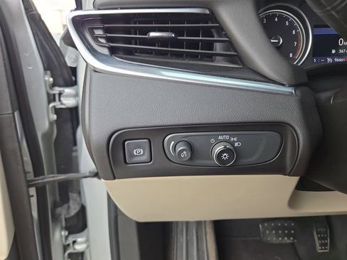 Used 2020 Buick Enclave Essence FWD image 18
