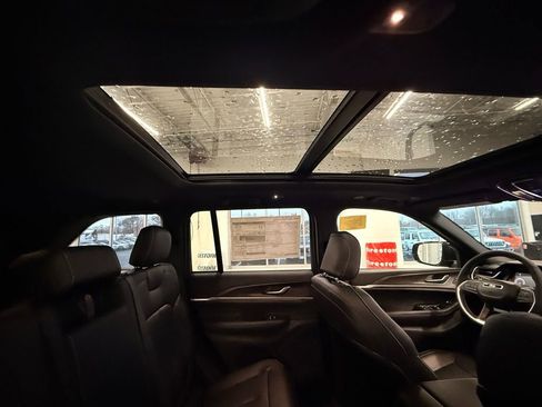 New 2025 Jeep Grand Cherokee Limited image 13