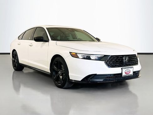 Used 2025 Honda Accord Sport image 3
