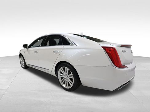 Used 2018 Cadillac XTS Luxury image 2