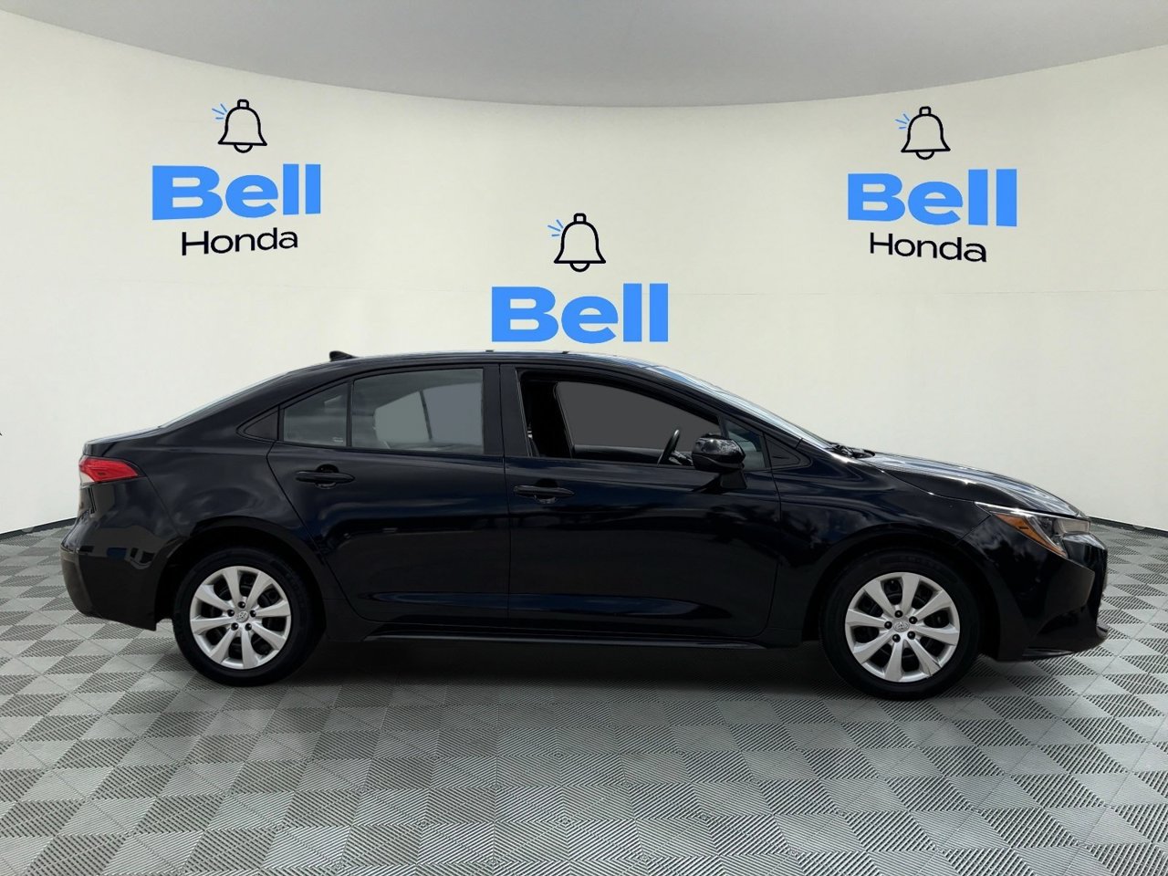 Used 2024 Toyota Corolla LE FWD image 5